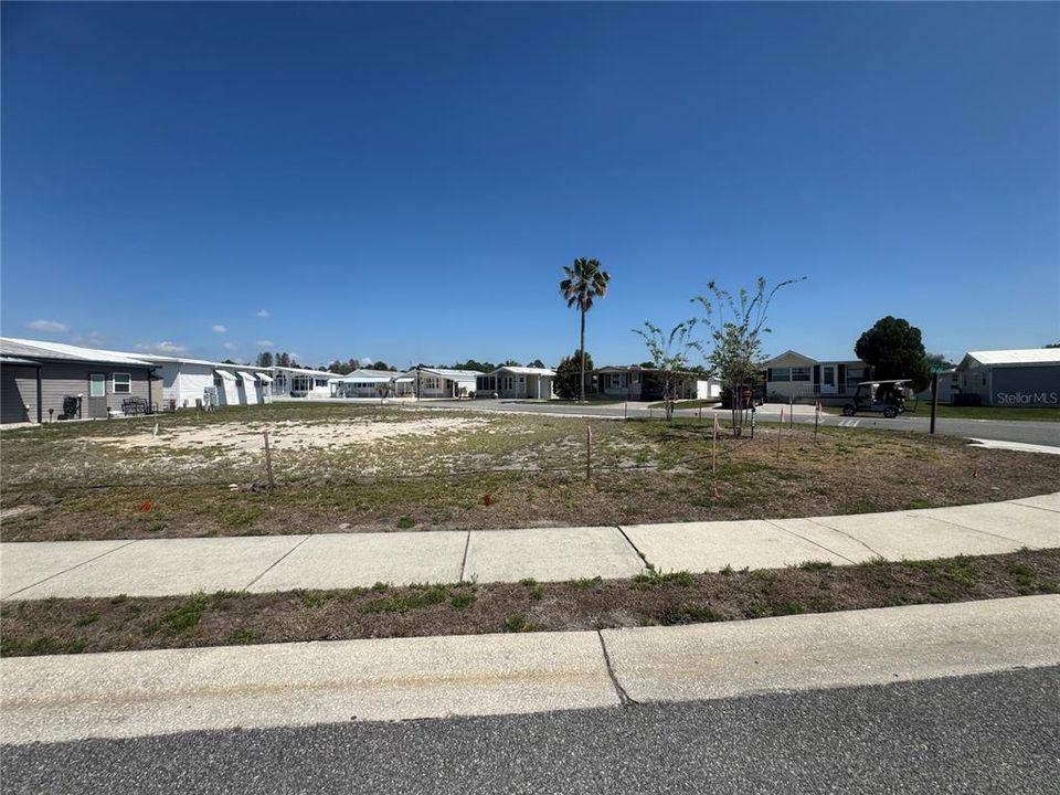 На продажу: $70,000 (0.11 acres)