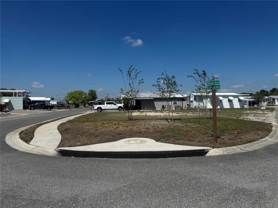 На продажу: $70,000 (0.11 acres)