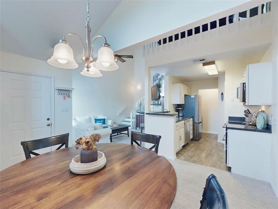 На продажу: $345,000 (2 спален, 2 ванн, 1107 Квадратных фут)