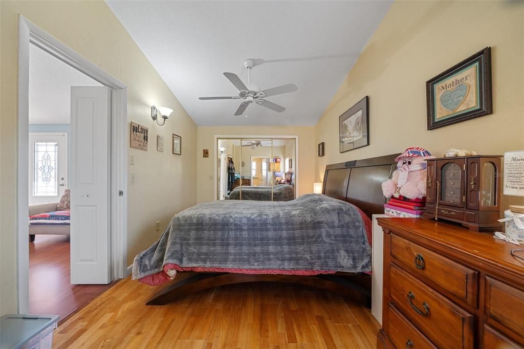 Activo con contrato: $149,900 (2 camas, 2 baños, 810 Pies cuadrados)