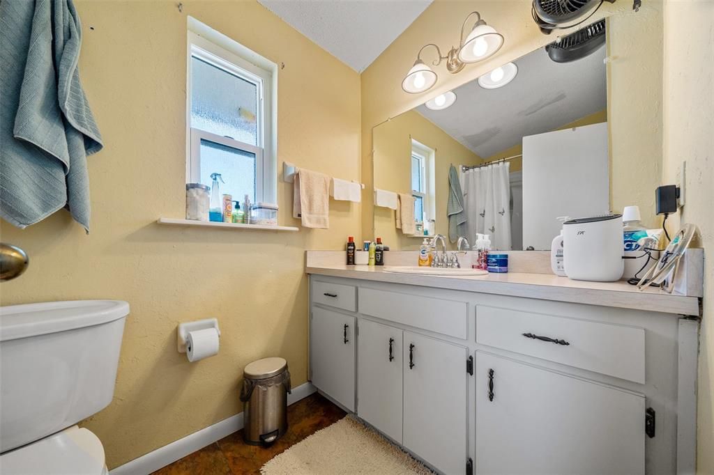 Activo con contrato: $149,900 (2 camas, 2 baños, 810 Pies cuadrados)