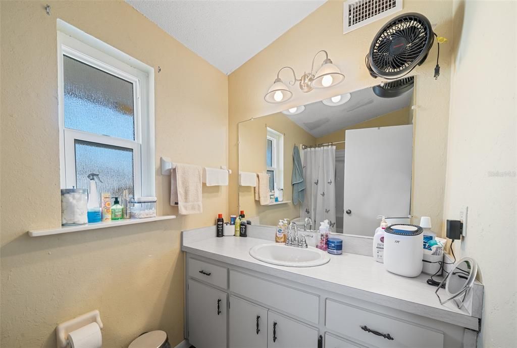 Activo con contrato: $149,900 (2 camas, 2 baños, 810 Pies cuadrados)