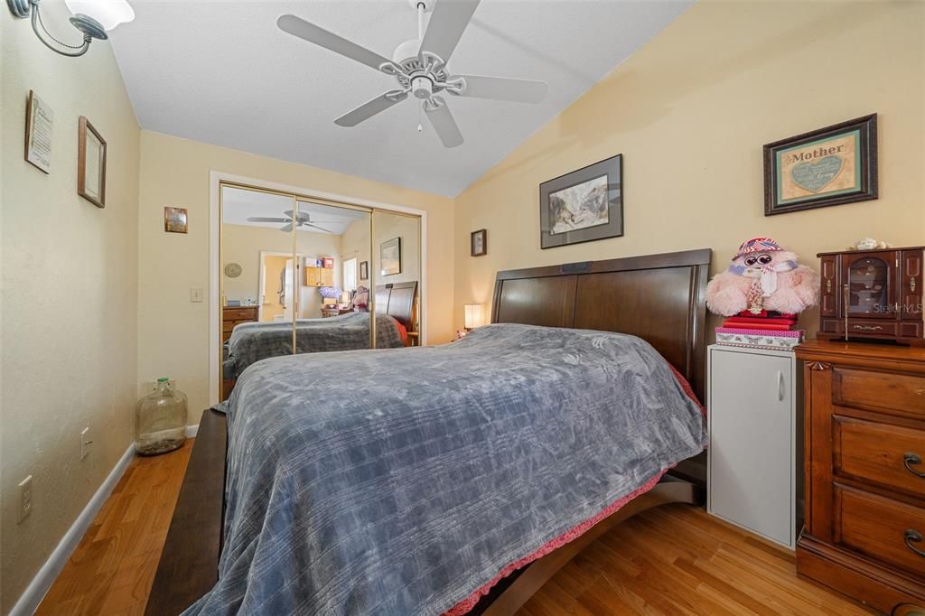 Activo con contrato: $149,900 (2 camas, 2 baños, 810 Pies cuadrados)
