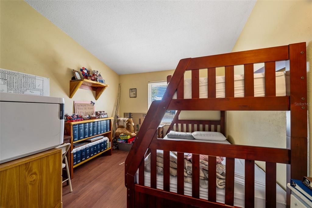 Activo con contrato: $149,900 (2 camas, 2 baños, 810 Pies cuadrados)