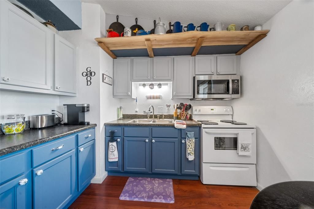 Activo con contrato: $149,900 (2 camas, 2 baños, 810 Pies cuadrados)