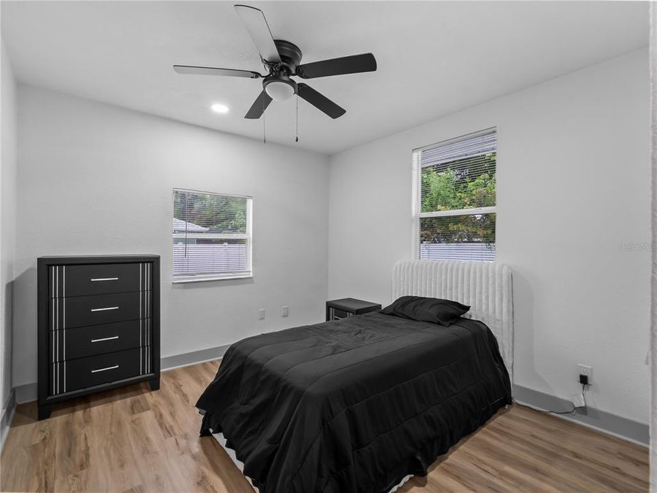 Active With Contract: $240,000 (2 beds, 1 baths, 814 Square Feet)