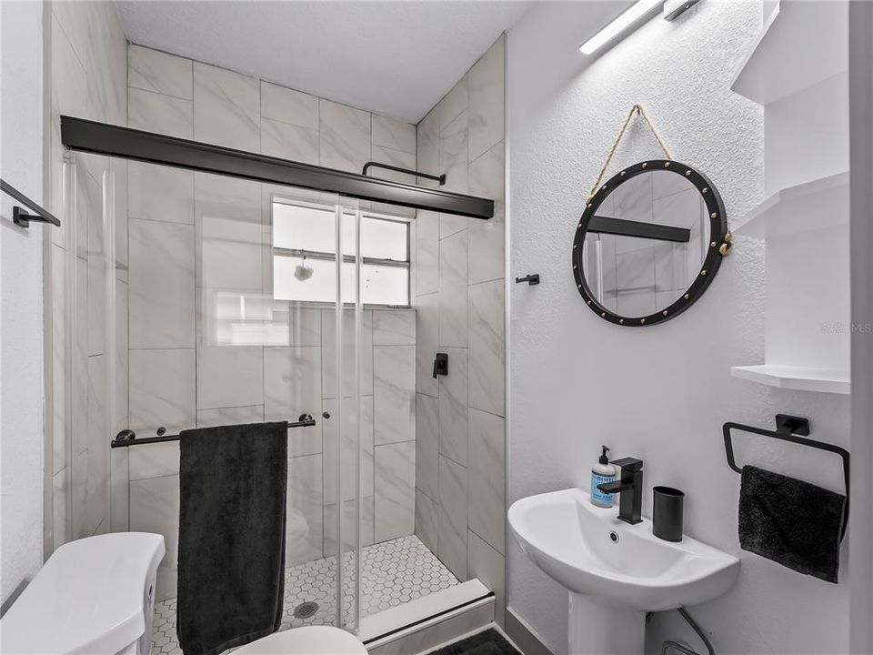 Active With Contract: $240,000 (2 beds, 1 baths, 814 Square Feet)