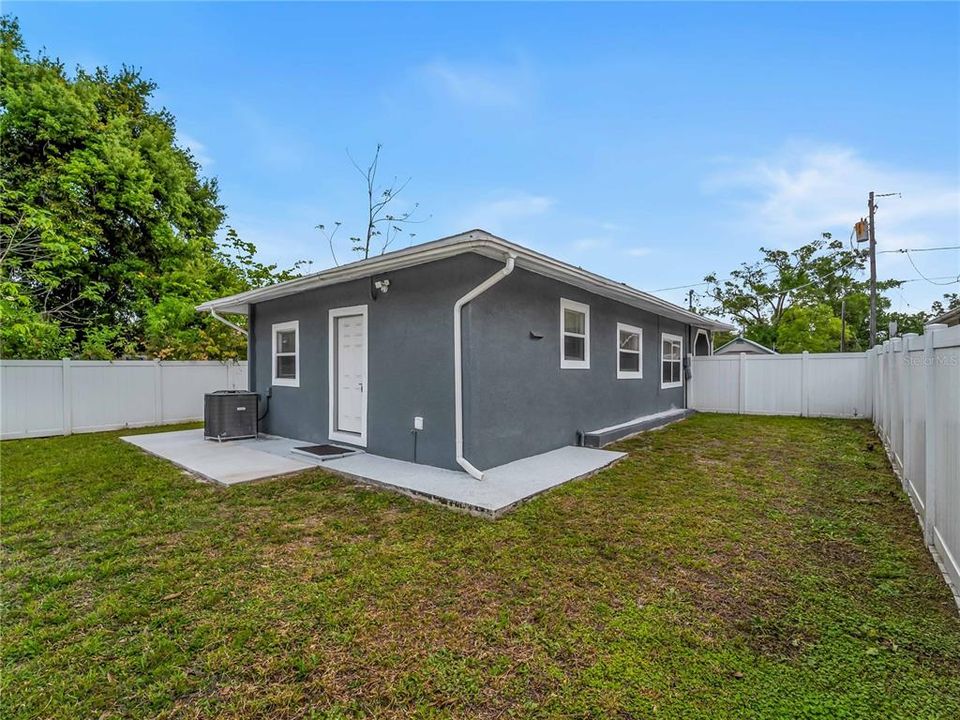 Active With Contract: $240,000 (2 beds, 1 baths, 814 Square Feet)