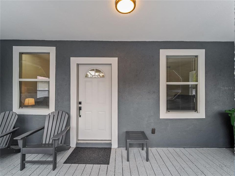 Active With Contract: $240,000 (2 beds, 1 baths, 814 Square Feet)