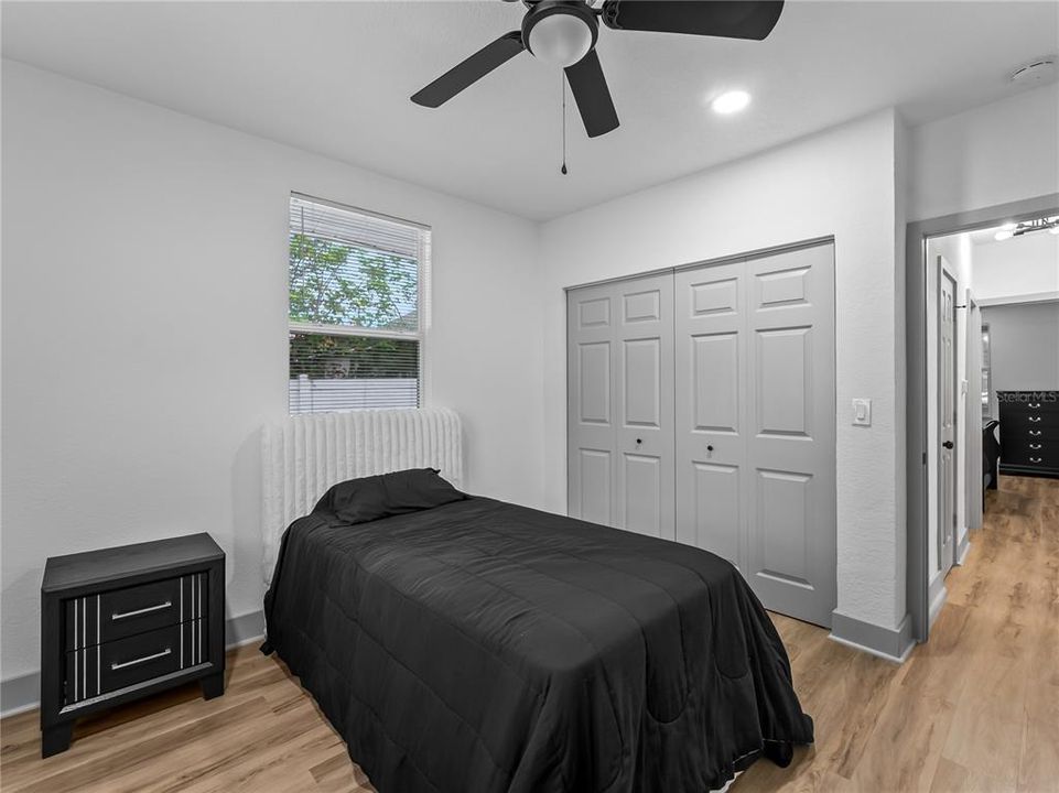 Active With Contract: $240,000 (2 beds, 1 baths, 814 Square Feet)