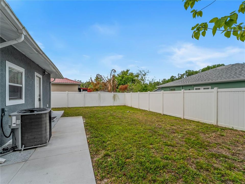 Active With Contract: $240,000 (2 beds, 1 baths, 814 Square Feet)