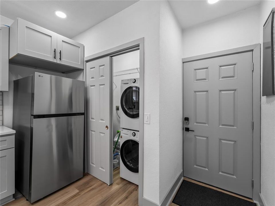 Active With Contract: $240,000 (2 beds, 1 baths, 814 Square Feet)