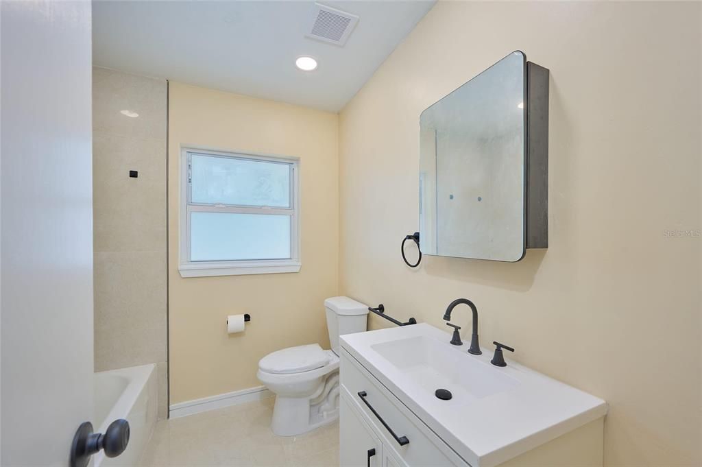 En Venta: $343,900 (3 camas, 2 baños, 1780 Pies cuadrados)