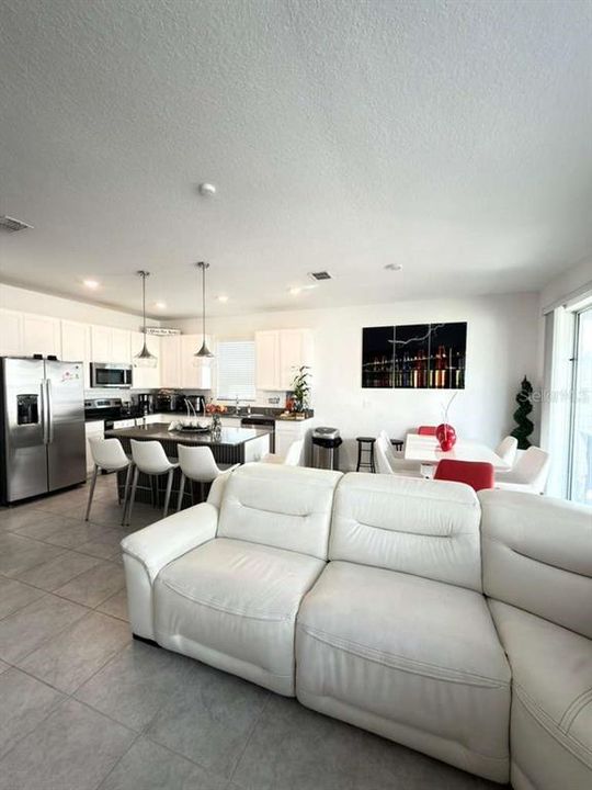 For Sale: $345,000 (4 beds, 2 baths, 1853 Square Feet)
