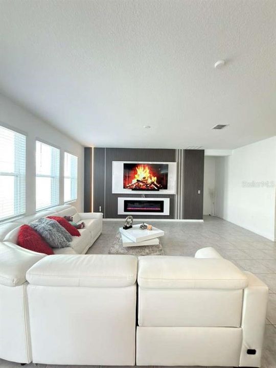 For Sale: $345,000 (4 beds, 2 baths, 1853 Square Feet)