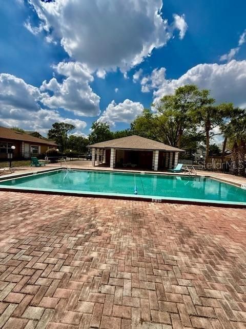 For Sale: $229,900 (2 beds, 2 baths, 995 Square Feet)