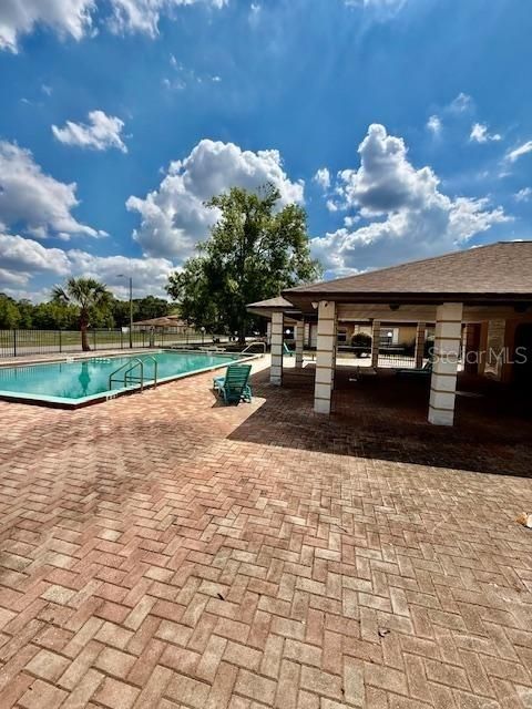 For Sale: $229,900 (2 beds, 2 baths, 995 Square Feet)