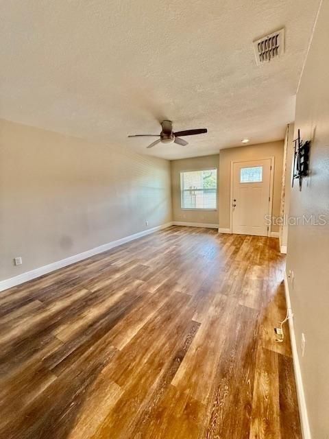 For Sale: $229,900 (2 beds, 2 baths, 995 Square Feet)