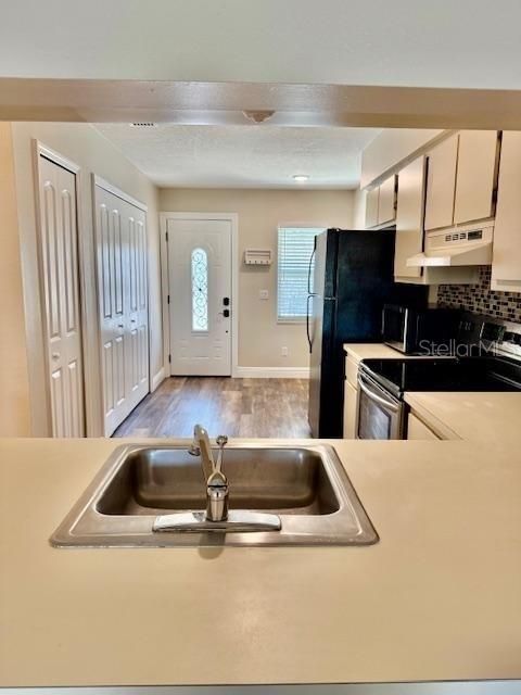 For Sale: $229,900 (2 beds, 2 baths, 995 Square Feet)