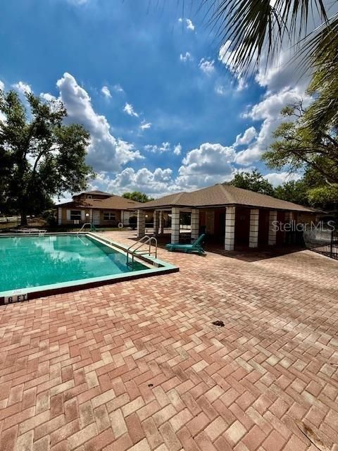 For Sale: $229,900 (2 beds, 2 baths, 995 Square Feet)
