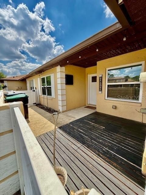 For Sale: $229,900 (2 beds, 2 baths, 995 Square Feet)