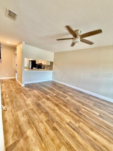 For Sale: $229,900 (2 beds, 2 baths, 995 Square Feet)