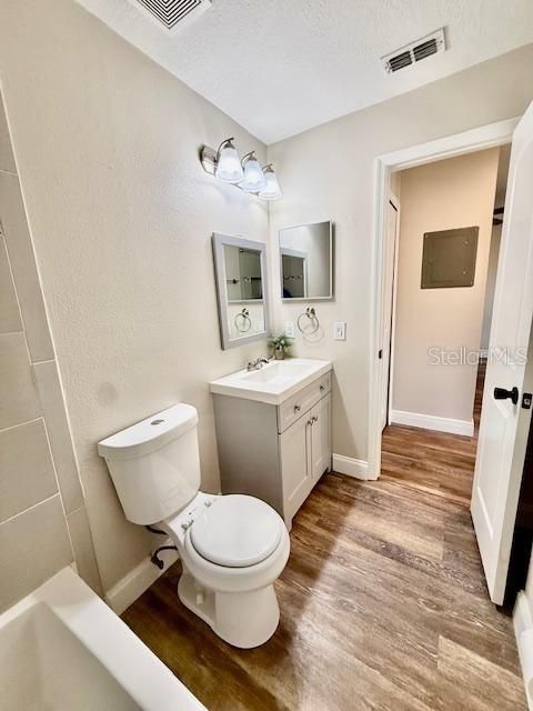 For Sale: $229,900 (2 beds, 2 baths, 995 Square Feet)