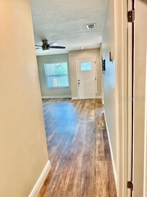 For Sale: $229,900 (2 beds, 2 baths, 995 Square Feet)