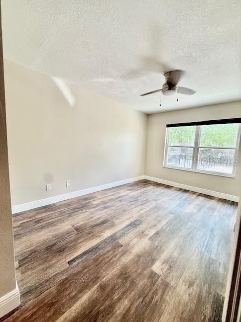For Sale: $229,900 (2 beds, 2 baths, 995 Square Feet)