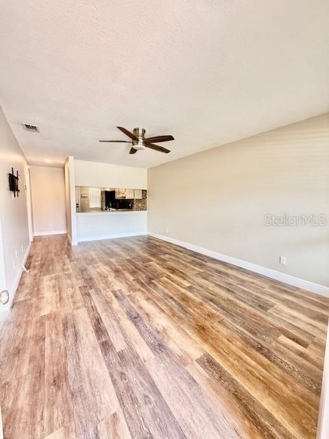 For Sale: $229,900 (2 beds, 2 baths, 995 Square Feet)