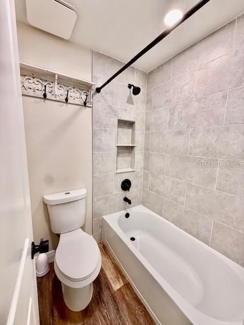 For Sale: $229,900 (2 beds, 2 baths, 995 Square Feet)