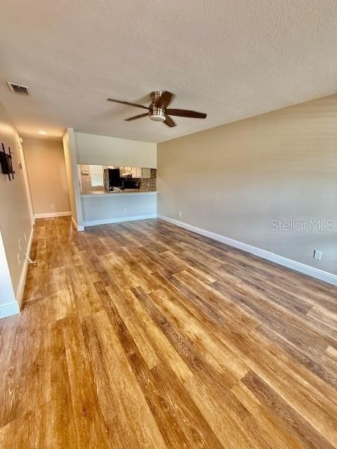 For Sale: $229,900 (2 beds, 2 baths, 995 Square Feet)