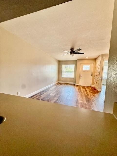 For Sale: $229,900 (2 beds, 2 baths, 995 Square Feet)