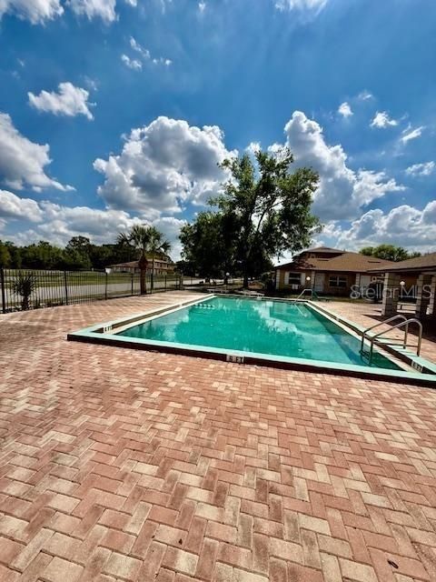 For Sale: $229,900 (2 beds, 2 baths, 995 Square Feet)