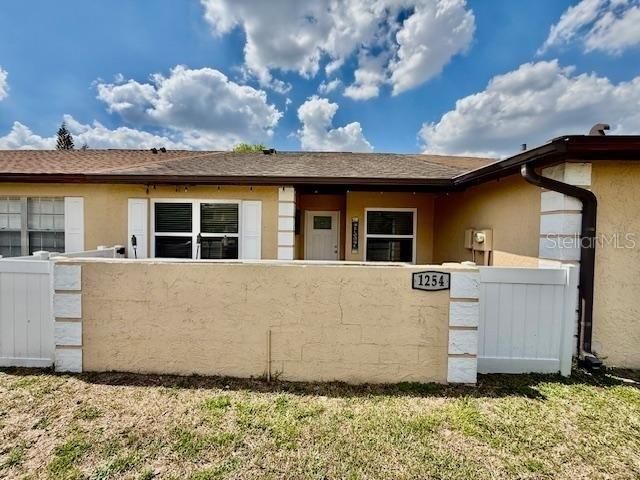 For Sale: $229,900 (2 beds, 2 baths, 995 Square Feet)
