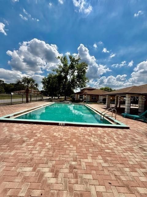 For Sale: $229,900 (2 beds, 2 baths, 995 Square Feet)