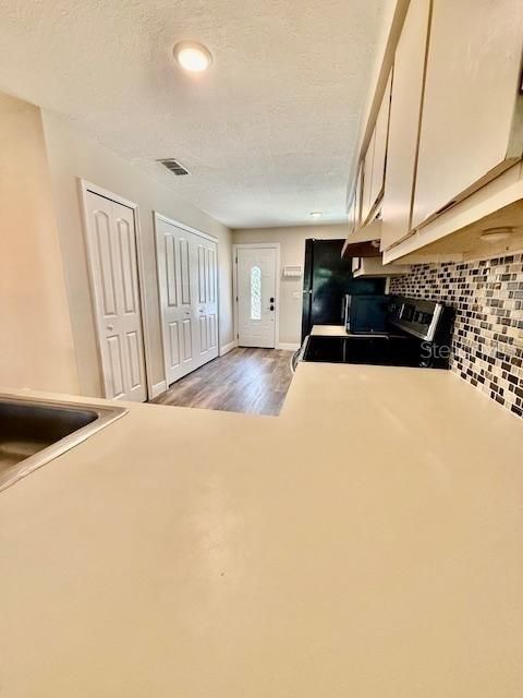 For Sale: $229,900 (2 beds, 2 baths, 995 Square Feet)
