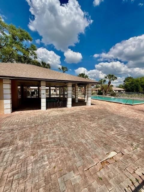 For Sale: $229,900 (2 beds, 2 baths, 995 Square Feet)