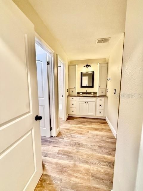 For Sale: $229,900 (2 beds, 2 baths, 995 Square Feet)