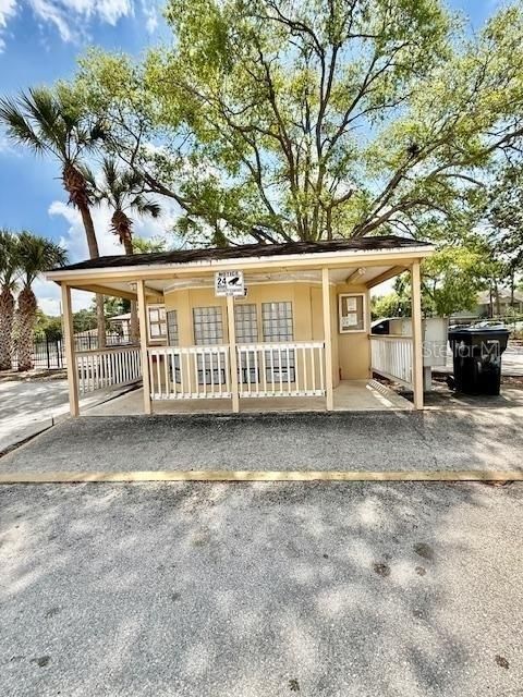 For Sale: $229,900 (2 beds, 2 baths, 995 Square Feet)