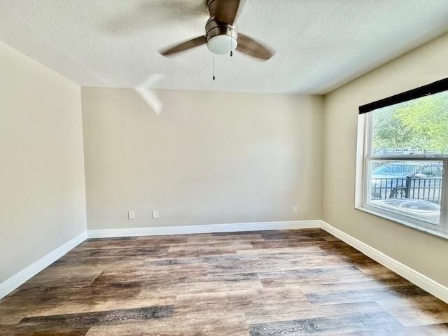 For Sale: $229,900 (2 beds, 2 baths, 995 Square Feet)