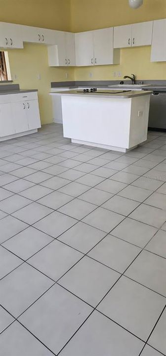 En Venta: $450,000 (4 camas, 3 baños, 3160 Pies cuadrados)