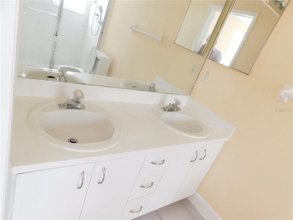 En Venta: $450,000 (4 camas, 3 baños, 3160 Pies cuadrados)