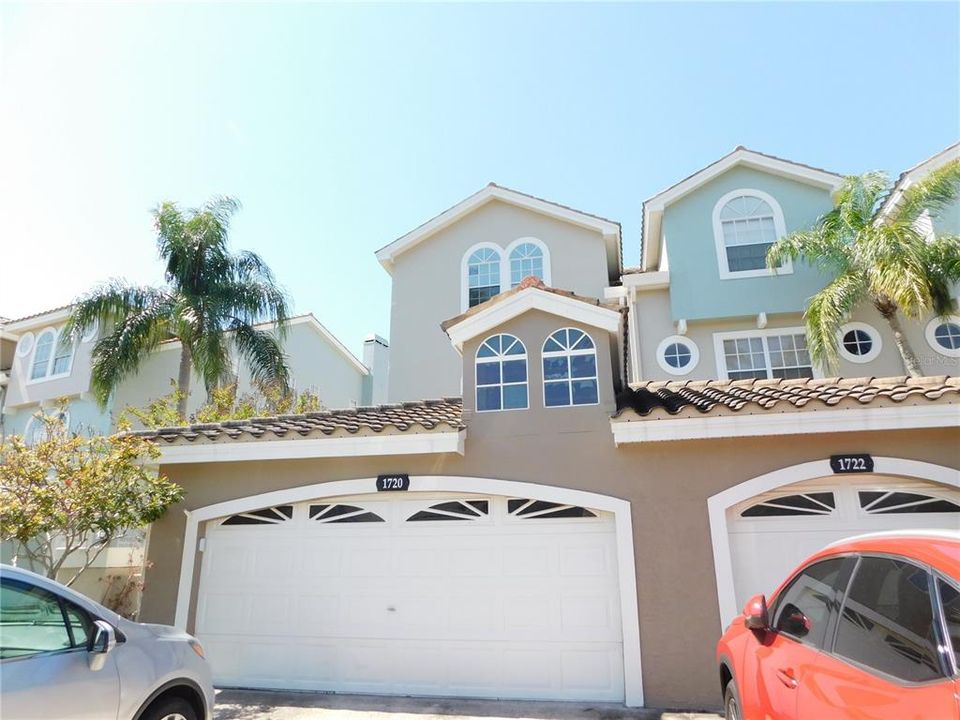 En Venta: $450,000 (4 camas, 3 baños, 3160 Pies cuadrados)