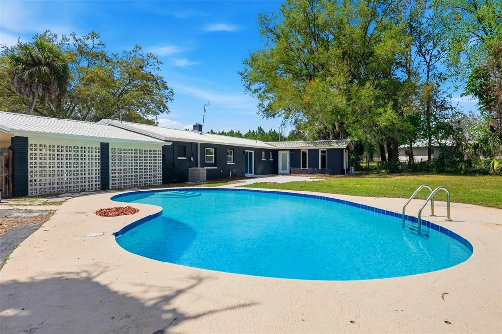 For Sale: $369,900 (3 beds, 2 baths, 1817 Square Feet)