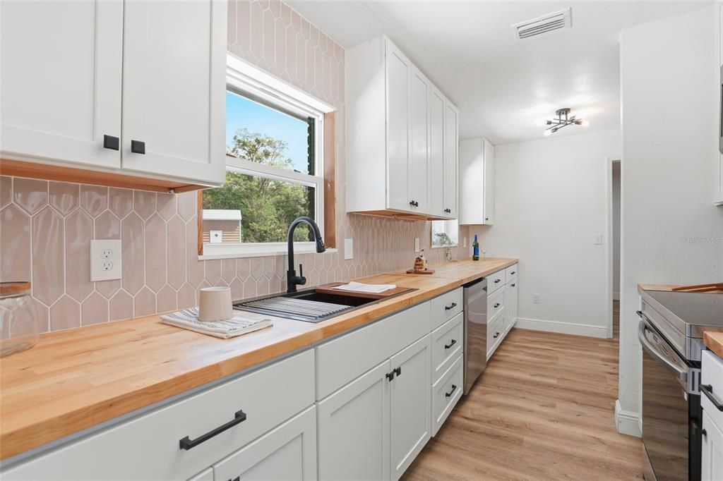 For Sale: $369,900 (3 beds, 2 baths, 1817 Square Feet)