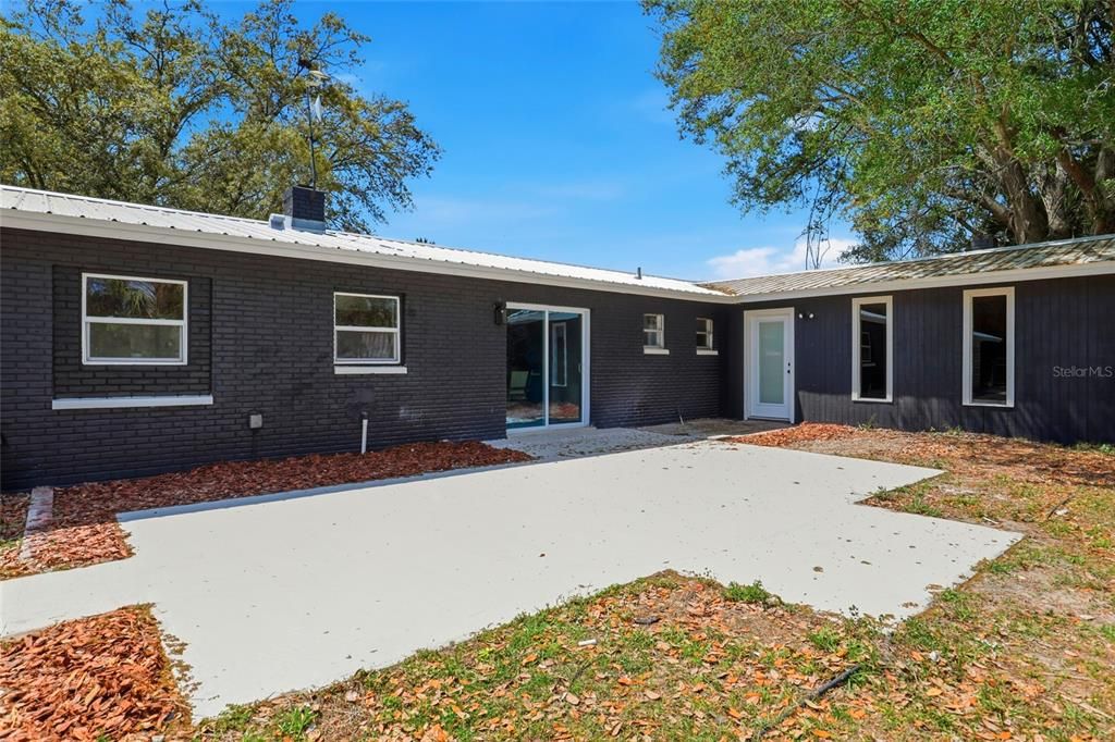For Sale: $369,900 (3 beds, 2 baths, 1817 Square Feet)