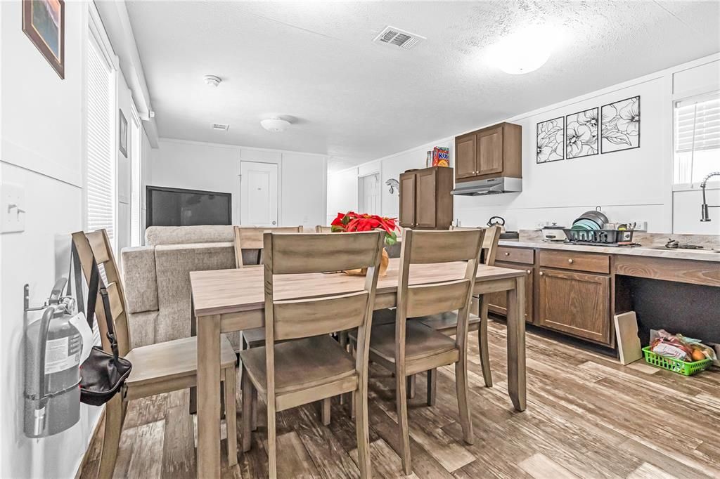 For Sale: $580,000 (3 beds, 2 baths, 980 Square Feet)