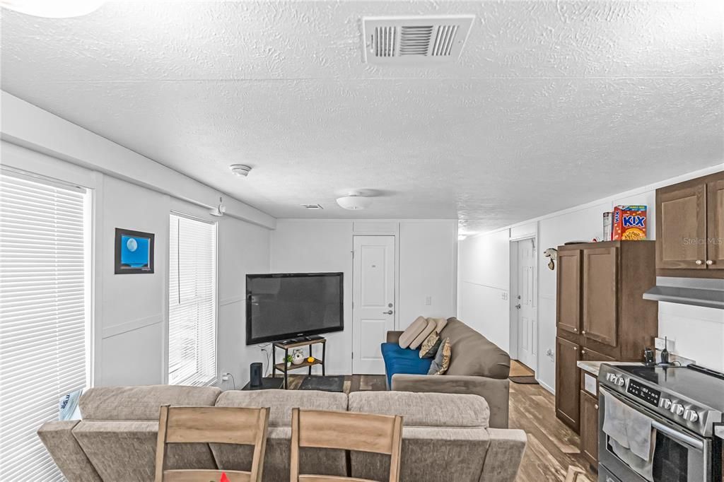 For Sale: $580,000 (3 beds, 2 baths, 980 Square Feet)