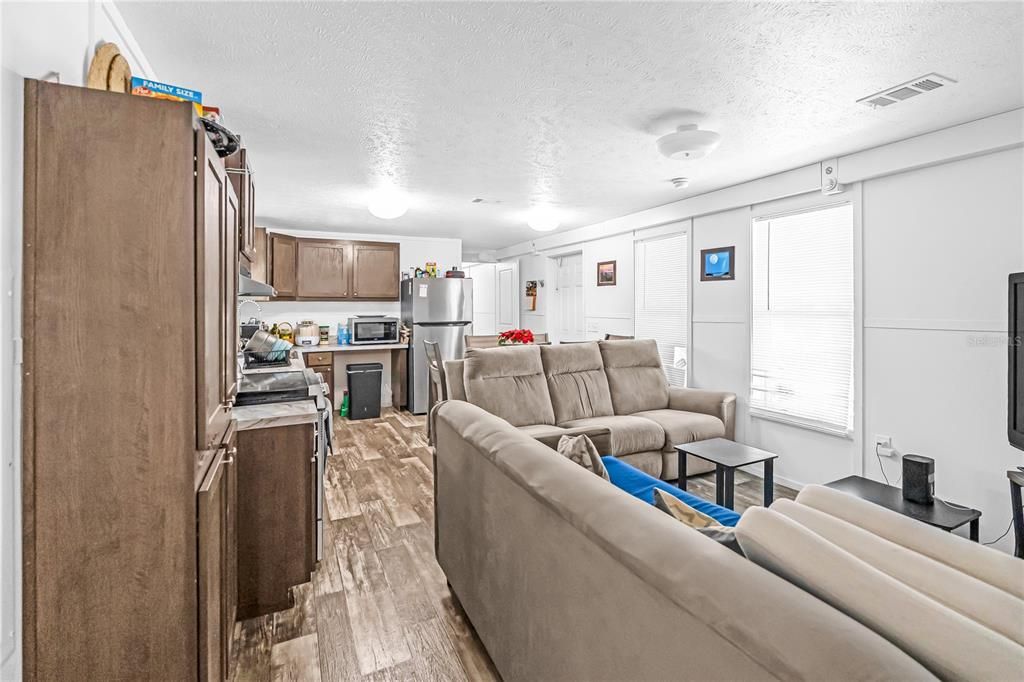 For Sale: $580,000 (3 beds, 2 baths, 980 Square Feet)